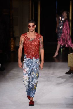 New York Moda Haftası 'nda Christian Siriano için bir model podyumda yürüyor: The Shows 07 Eylül 2019, New York City, New York. 