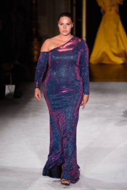 New York Moda Haftası 'nda Christian Siriano için bir model podyumda yürüyor: The Shows 07 Eylül 2019, New York City, New York. 