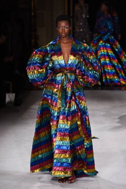 New York Moda Haftası 'nda Christian Siriano için bir model podyumda yürüyor: The Shows 07 Eylül 2019, New York City, New York. 