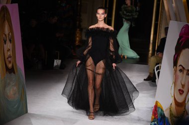 New York Moda Haftası 'nda Christian Siriano için bir model podyumda yürüyor: The Shows 07 Eylül 2019, New York City, New York. 