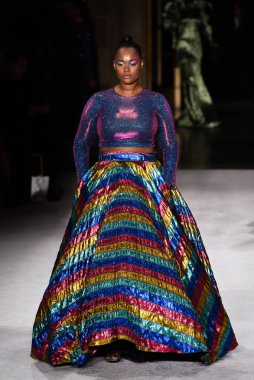 New York Moda Haftası 'nda Christian Siriano için bir model podyumda yürüyor: The Shows 07 Eylül 2019, New York City, New York. 