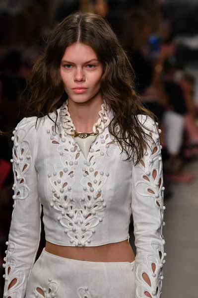 New York New York September Model Walks Runway Zimmermann Ready — Stockfoto