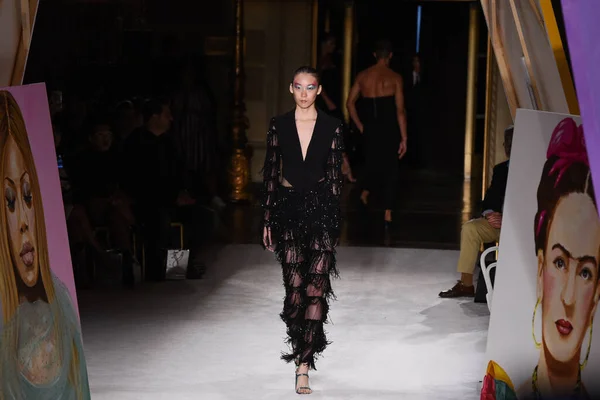 ニューヨーク 2019年9月7日 ニューヨーク ファッションウィーク中のクリスチャン シリアーノの滑走路を歩くモデル ショー2019年9月7日ニューヨーク — ストック写真