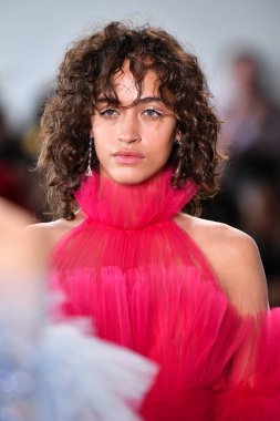 NEW YORK, New York Moda Haftası sırasında 10 Eylül 2019 'da New York' ta Pamella Roland 'da podyum finalinde yürüyen mankenler görülüyor..