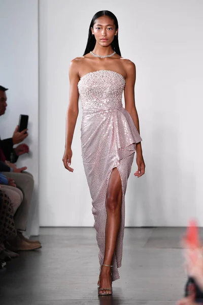 New York New York September Model Walks Runway Pamella Roland — Stock Photo, Image