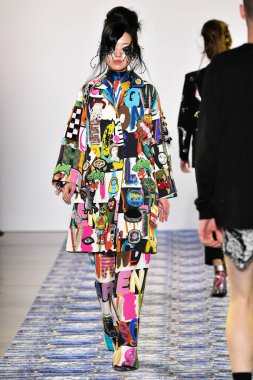 New York Moda Haftası 'nda Libertine için bir model podyumda yürüyor: 11 Eylül 2019' da New York 'taki Spring Studios' taki Galeri II 'deki Gösteriler.