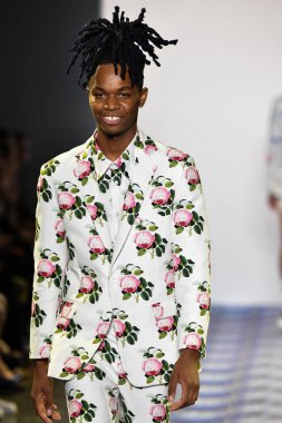 New York Moda Haftası 'nda Libertine için bir model podyumda yürüyor: 11 Eylül 2019' da New York 'taki Spring Studios' taki Galeri II 'deki Gösteriler.