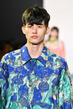 New York Moda Haftası 'nda Libertine için bir model podyumda yürüyor: 11 Eylül 2019' da New York 'taki Spring Studios' taki Galeri II 'deki Gösteriler.