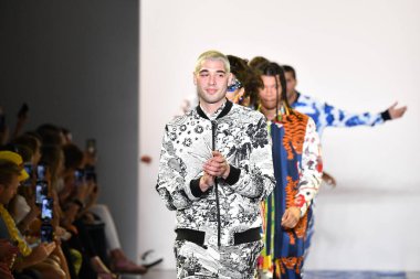NEW YORK, New York Stüdyoları - 11 Eylül 2019 'da New York' ta New York Moda Haftası sırasında Libertine 'in podyum finalinde mankenler yürür: The Show at Gallery II at Spring Studios, New York City' de 11 Eylül 2019.