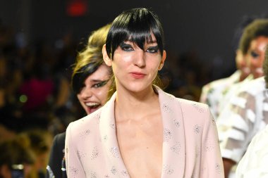 NEW YORK, New York Stüdyoları - 11 Eylül 2019 'da New York' ta New York Moda Haftası sırasında Libertine 'in podyum finalinde mankenler yürür: The Show at Gallery II at Spring Studios, New York City' de 11 Eylül 2019.