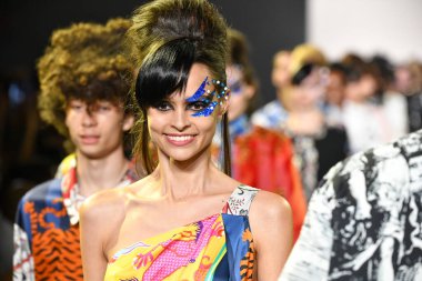 NEW YORK, New York Stüdyoları - 11 Eylül 2019 'da New York' ta New York Moda Haftası sırasında Libertine 'in podyum finalinde mankenler yürür: The Show at Gallery II at Spring Studios, New York City' de 11 Eylül 2019.