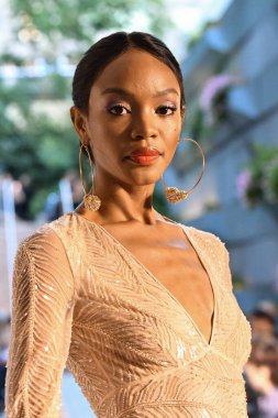 NEW YORK - 10 Eylül: New York Moda Haftası 'nda Naeem Khan için podyumda bir model yürüyor: 10 Eylül 2019' da New York 'ta gösteriler.