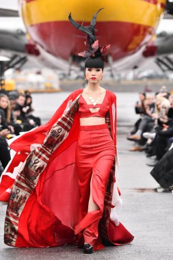 JAMAICA, NEW YORK - Şubat 06: Bir model Ani Alvarez Calderon için podyumda yürüyor: Jessica Minh Anhs 