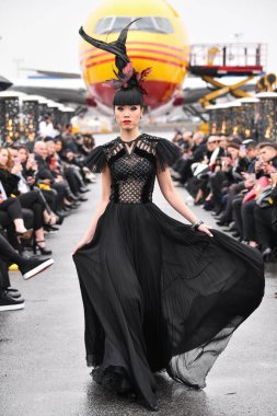 JAMAICA, NEW YORK - Şubat 06: DHL JFK Havalimanı 'ndaki Jessica Minh Anhs 