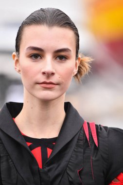 JAMAICA, NEW YORK - Şubat 06: Bir model Ani Alvarez Calderon için podyumda yürüyor: Jessica Minh Anhs 