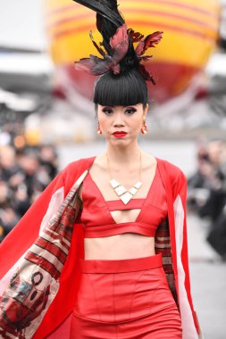 JAMAICA, NEW YORK - Şubat 06: Bir model Ani Alvarez Calderon için podyumda yürüyor: Jessica Minh Anhs 