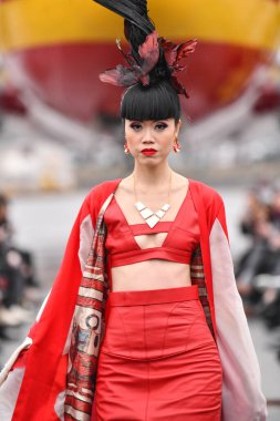 JAMAICA, NEW YORK - Şubat 06: Bir model Ani Alvarez Calderon için podyumda yürüyor: Jessica Minh Anhs 