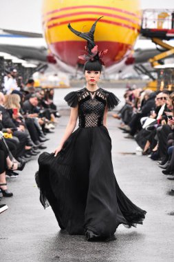 JAMAICA, NEW YORK - Şubat 06: DHL JFK Havalimanı 'ndaki Jessica Minh Anhs 