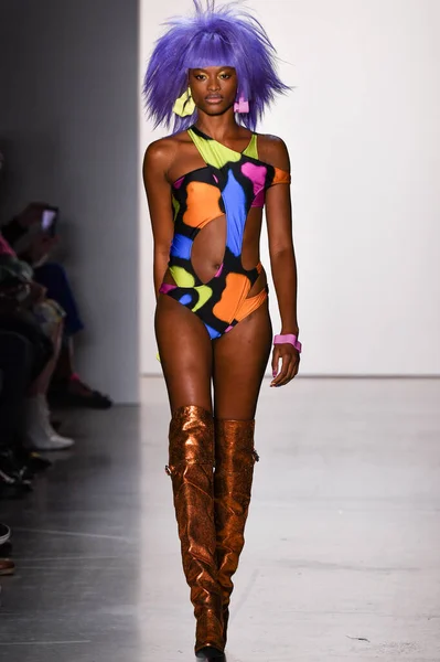 New York New York September Model Walks Runway Jeremy Scott — Stock Photo, Image