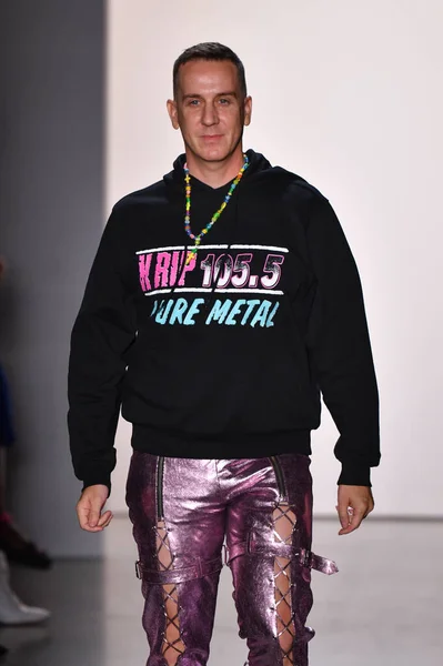 Nueva York Nueva York Septiembre Diseñador Jeremy Scott Camina Por — Foto de Stock