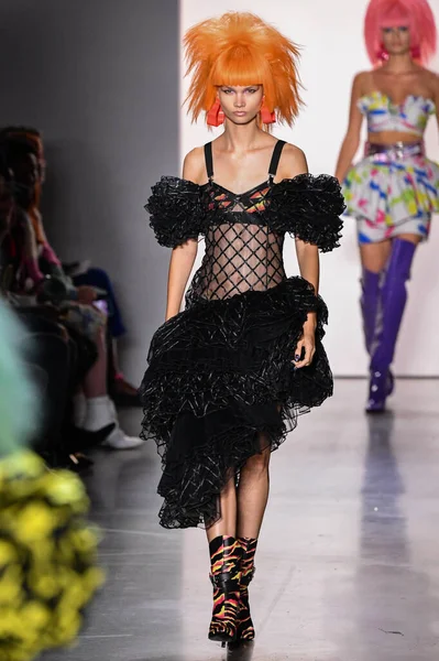 New York New York September Model Walks Runway Jeremy Scott — Stock Photo, Image