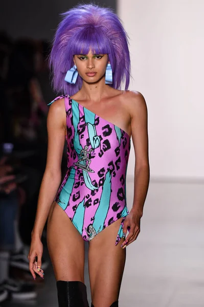 New York New York September Model Walks Runway Jeremy Scott — Stock Photo, Image