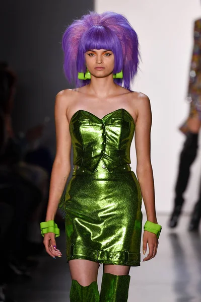 New York New York September Model Walks Runway Jeremy Scott — Stock Photo, Image