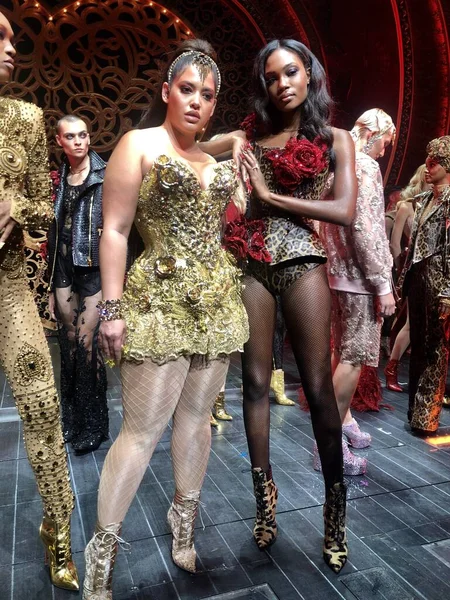 New York Eptember Blonds Moulin Rouge Dan Önceki Provalarda Poz — Stok fotoğraf
