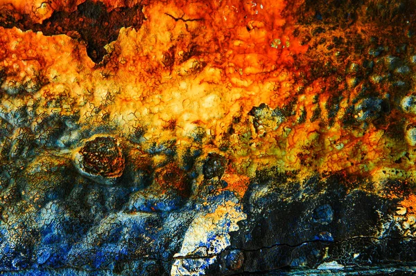 Paslı ve eski boyalı sanatsal metal zemin