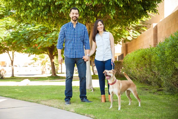 Couple going for a walk — Stock Photo, Image