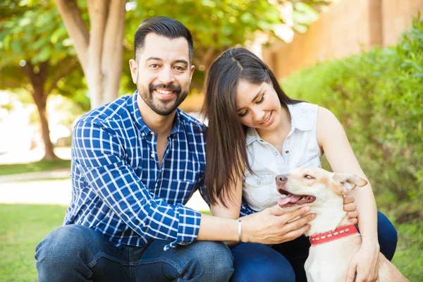 Couple spending time with their dog — Stock Photo, Image