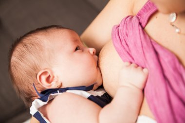  Bebek anne sütü b olmak