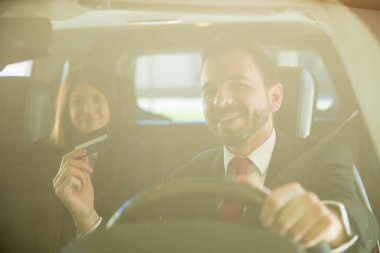  bir kredi kartı sürücüsü