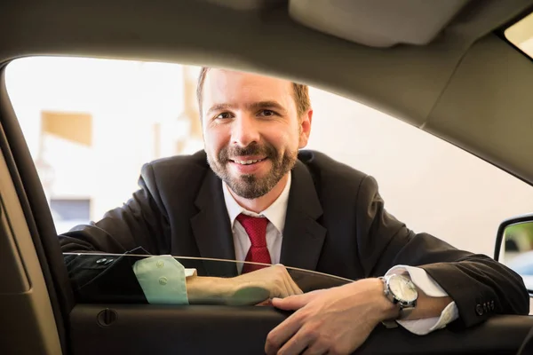 Șofer prietenos zâmbind — Fotografie, imagine de stoc