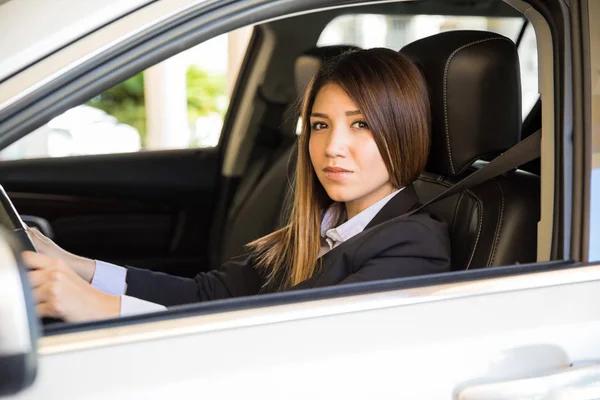 Businesswoman driving a car — Stock Photo, Image
