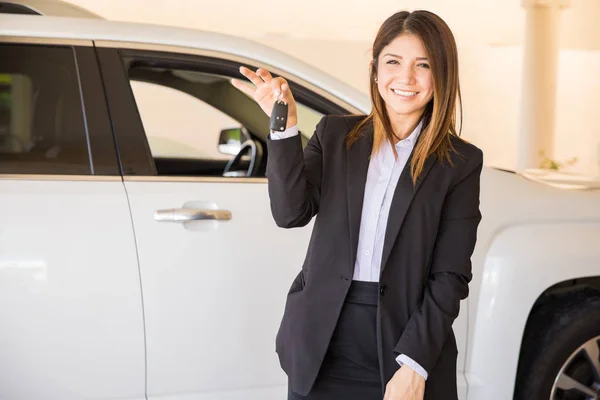 Brunette in a suit handing over the keys — Stock Photo, Image