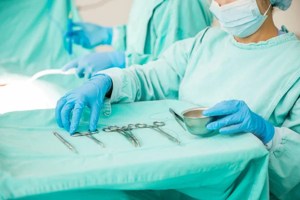 Surgical instrumentist working — Stock Photo, Image