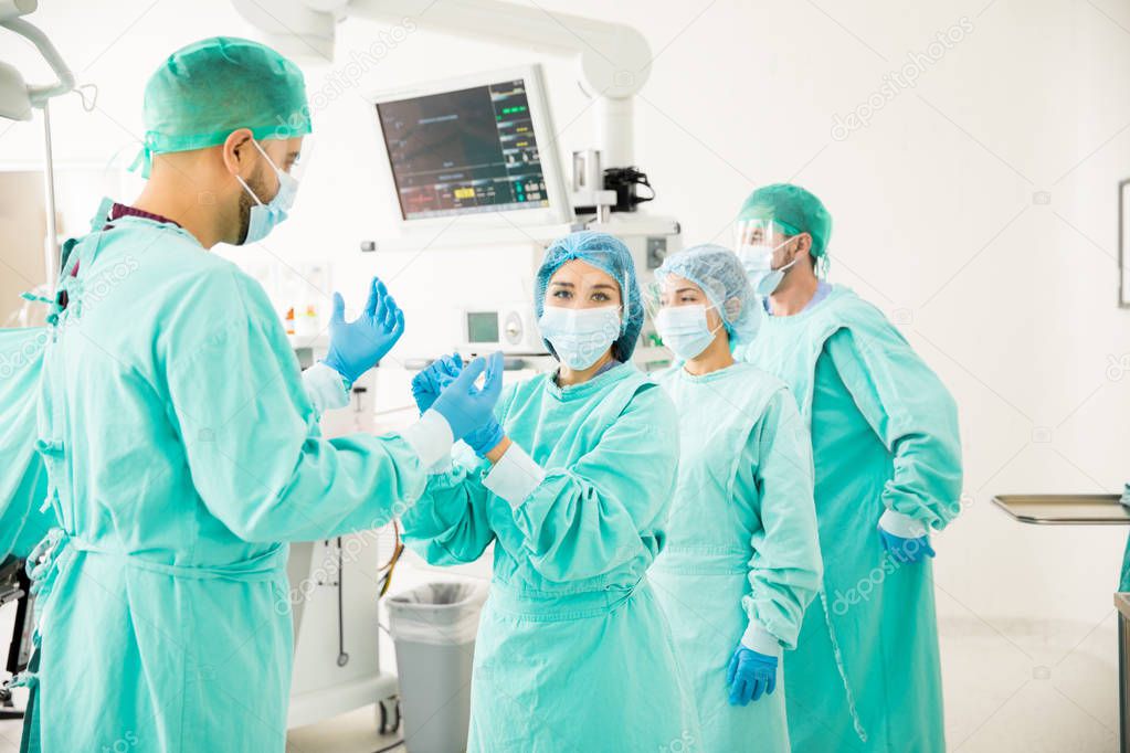 surgeons getting ready 
