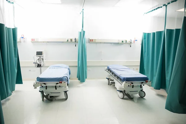 Sala de emergencias vacía en el hospital — Foto de Stock