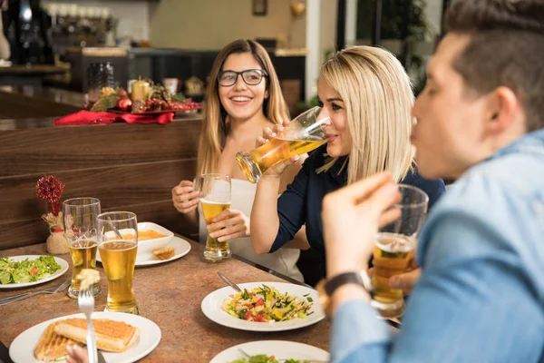Eating dinner and drinking beer — Stock Photo, Image