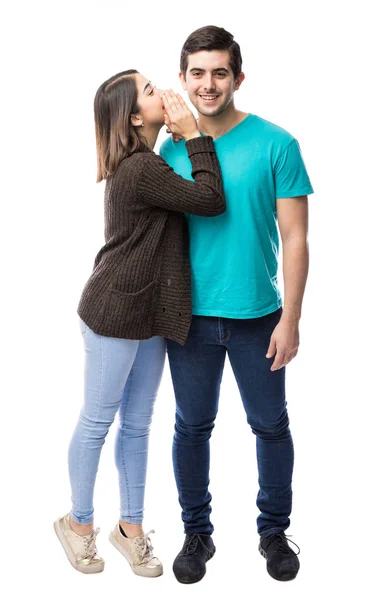 Menina bonito dizendo segredo — Fotografia de Stock