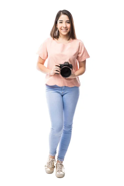 Photographer holding camera — Stock Photo, Image