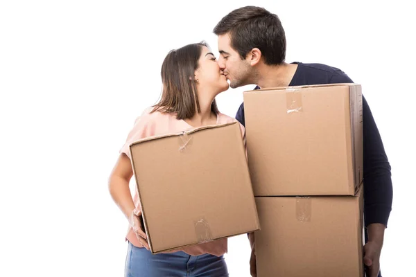Pretty couple kissing each other — Stock Photo, Image