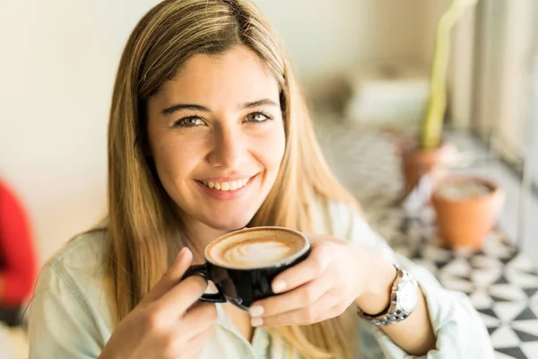 Woman drinking cup of cappuccino — Stock Photo, Image