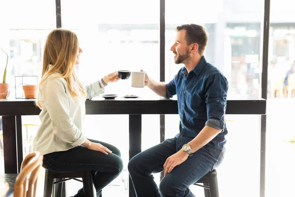 Couple drinking coffee — Stock Photo, Image