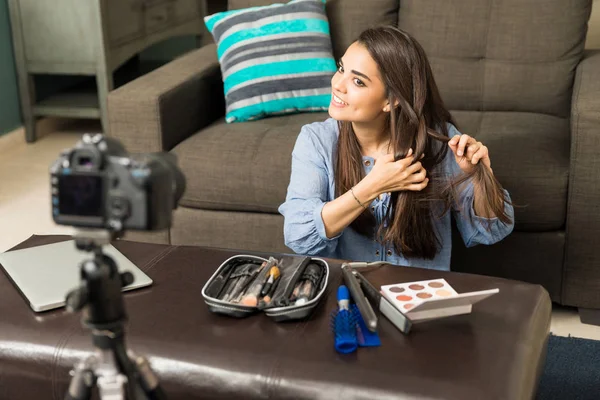 Video blogger doing her hair on camera — Stock Photo, Image
