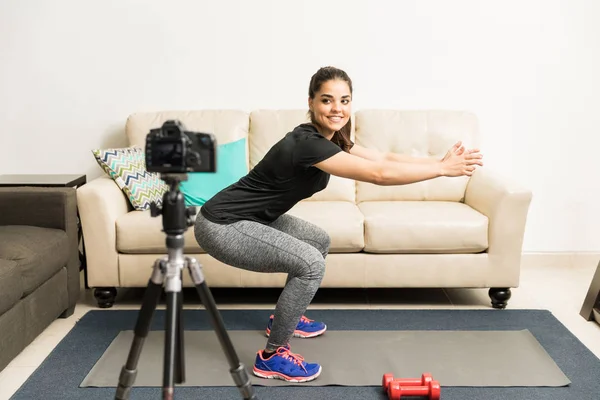 Fitness vlogger grabación de vídeo — Foto de Stock