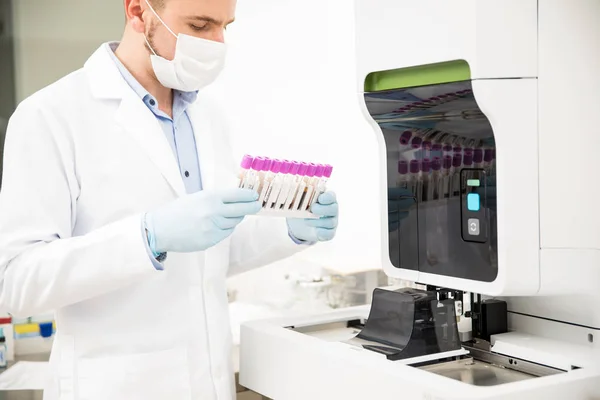 Loading blood test tubes into machine — Stock Photo, Image