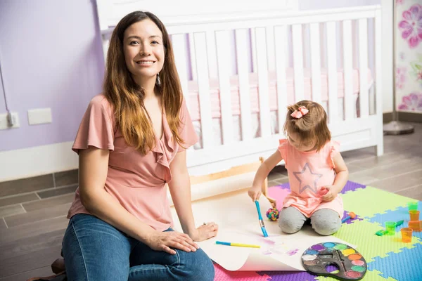 Child painting on bedroom floor — Stock Photo, Image