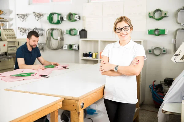 Impresa proprietaria di una fabbrica tessile — Foto Stock